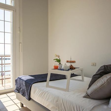 Hotel Casa F.A.C.I à Marina di Massa Extérieur photo