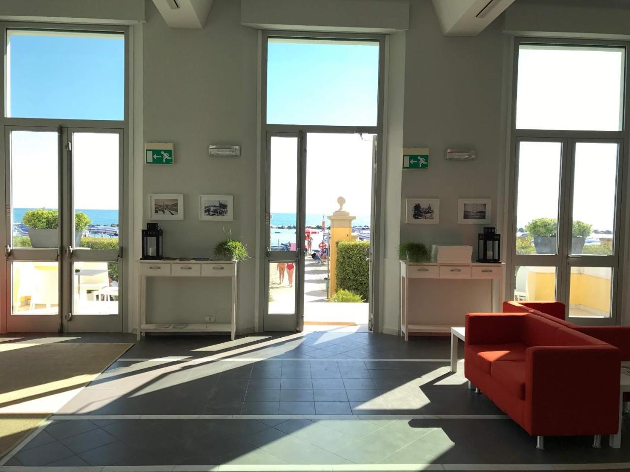Hotel Casa F.A.C.I à Marina di Massa Extérieur photo