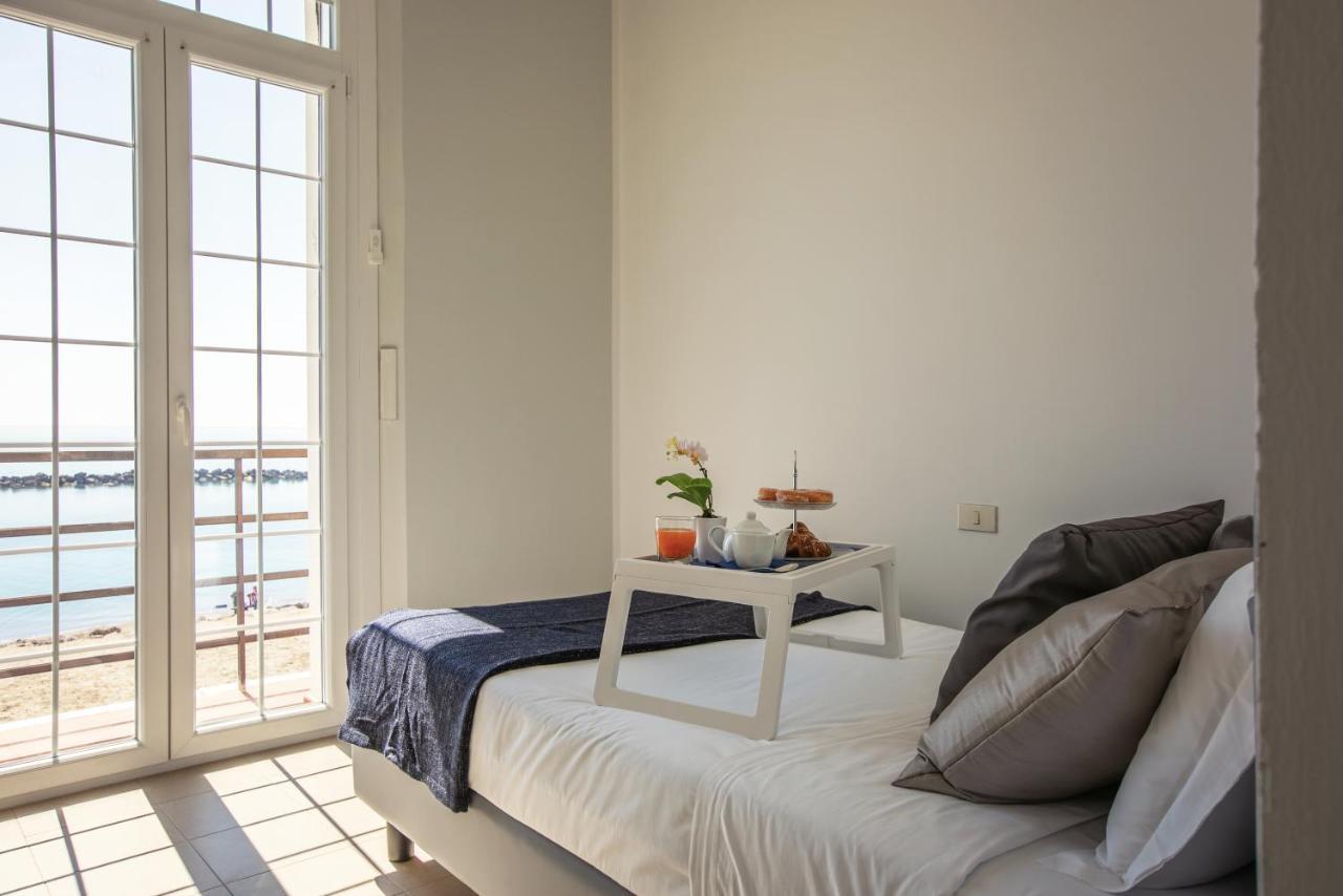 Hotel Casa F.A.C.I à Marina di Massa Extérieur photo