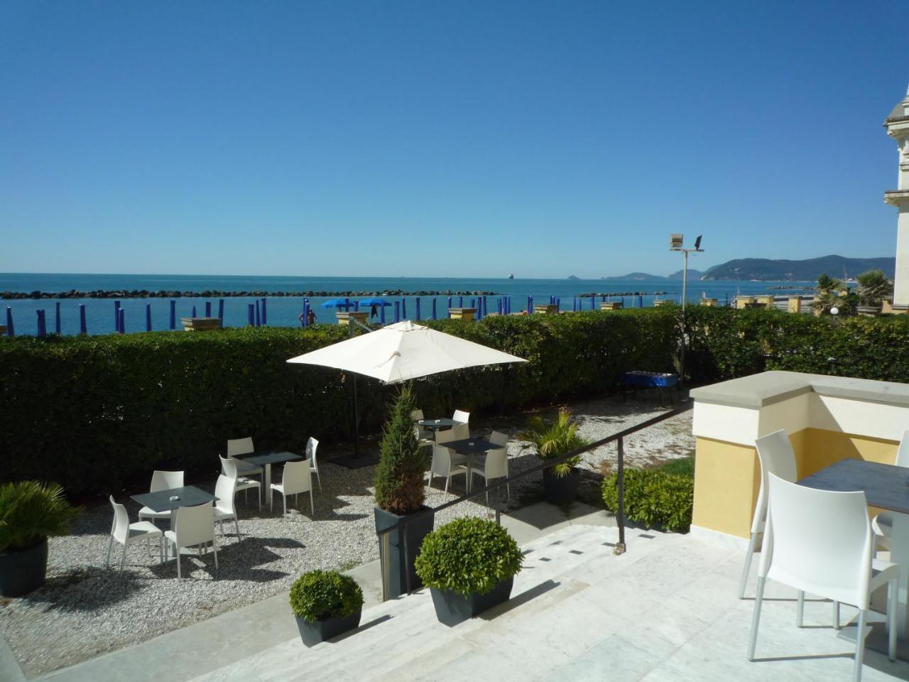 Hotel Casa F.A.C.I à Marina di Massa Extérieur photo