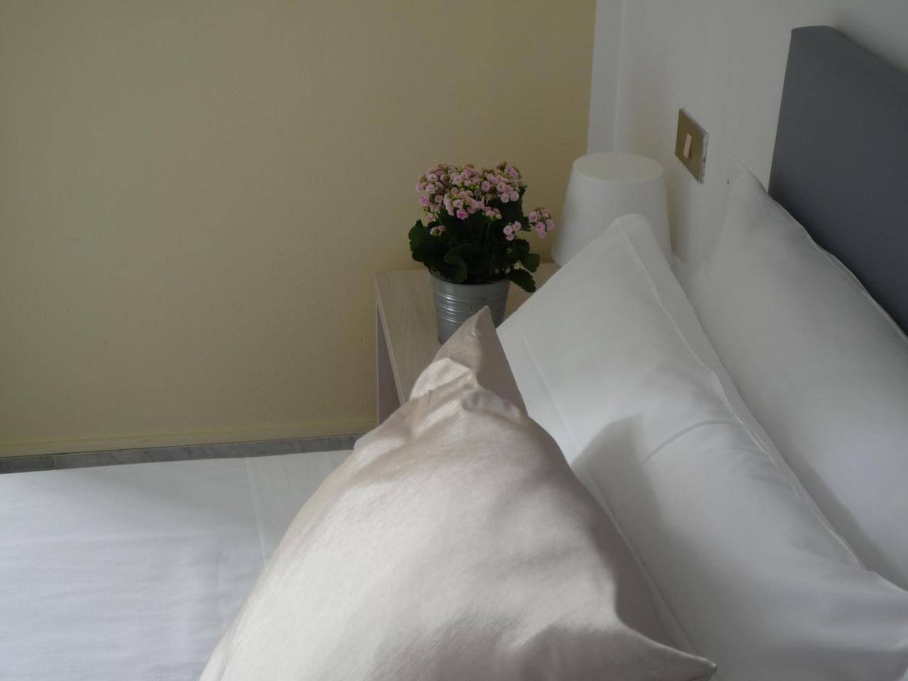 Hotel Casa F.A.C.I à Marina di Massa Extérieur photo