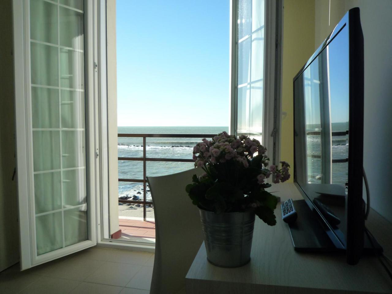 Hotel Casa F.A.C.I à Marina di Massa Extérieur photo