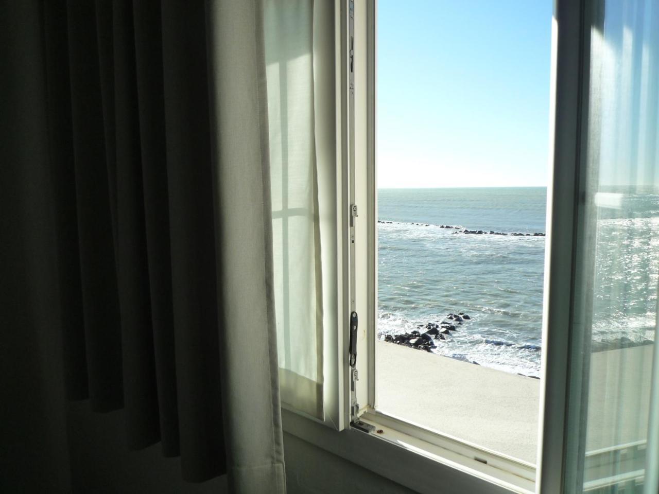 Hotel Casa F.A.C.I à Marina di Massa Extérieur photo